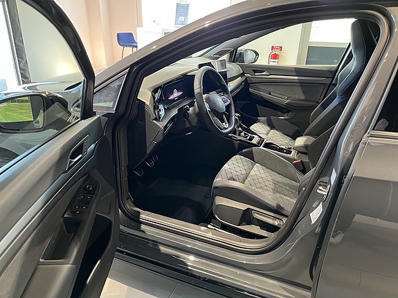 Volkswagen Golf VIII 11 of 21