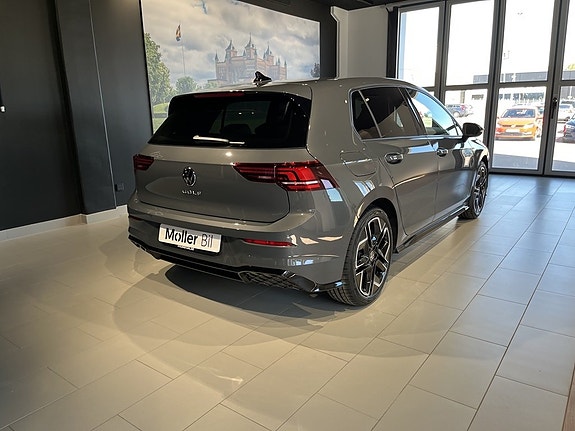 Volkswagen Golf VIII 3 of 21