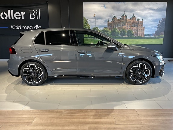 Volkswagen Golf VIII 2 of 21