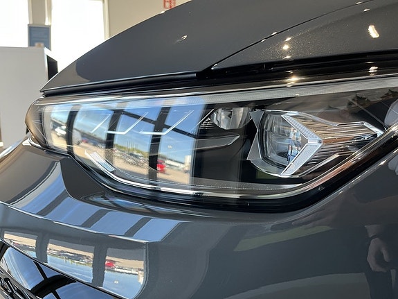Volkswagen Golf VIII 10 of 21