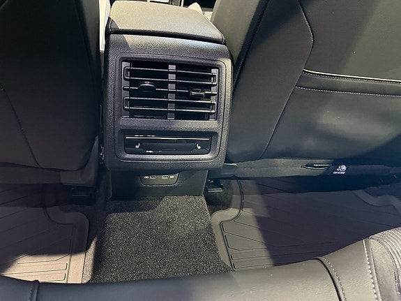 Volkswagen Golf VIII 19 of 21