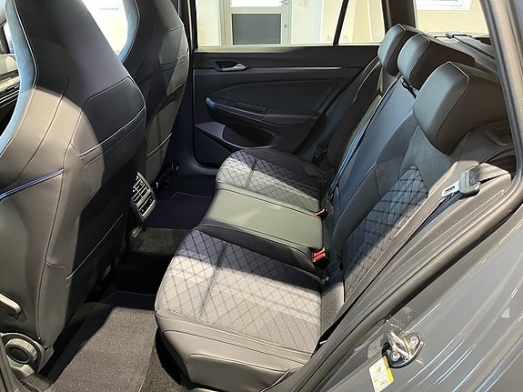 Volkswagen Golf VIII 18 of 26
