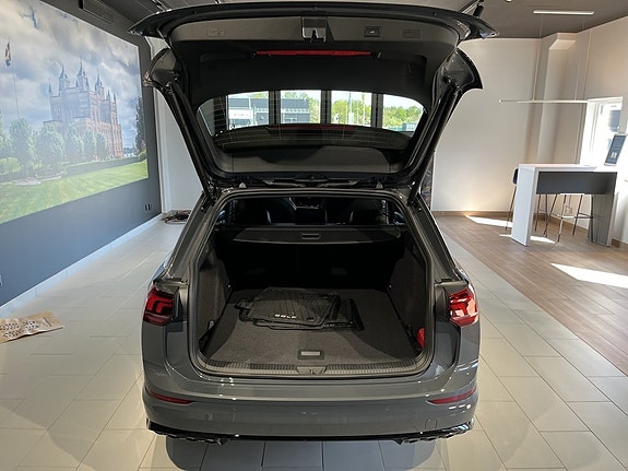 Volkswagen Golf VIII 21 of 26