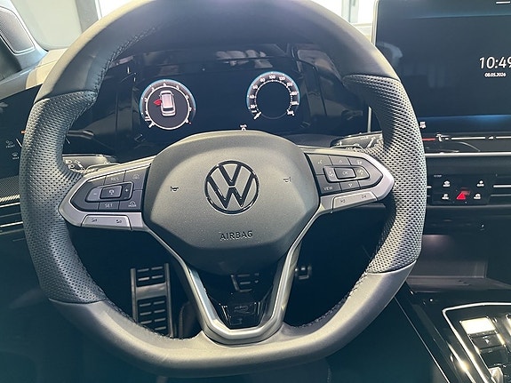 Volkswagen Golf VIII 14 of 26