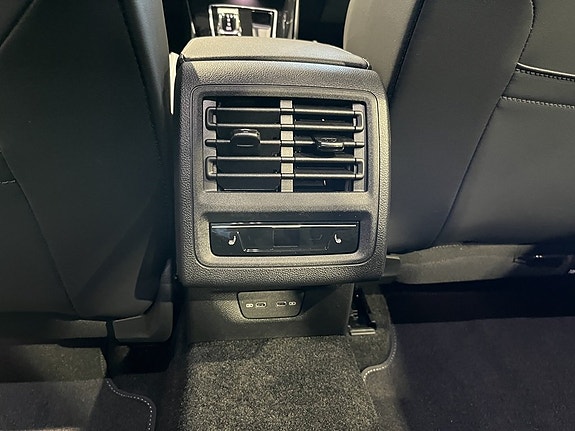 Volkswagen Golf VIII 19 of 26