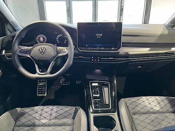Volkswagen Golf VIII 15 of 26