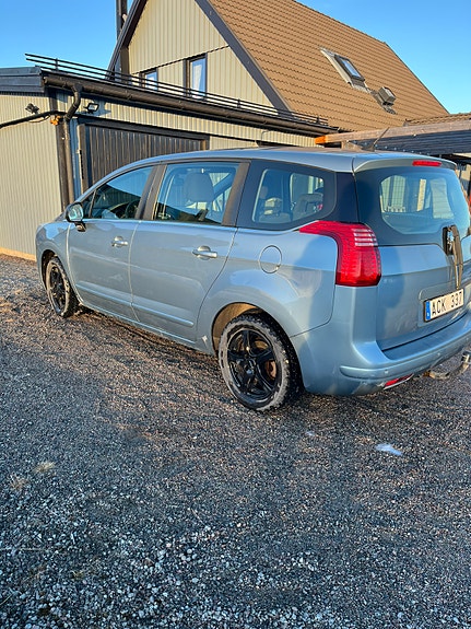 Peugeot 5008 2 of 5
