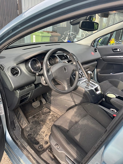 Peugeot 5008 3 of 5
