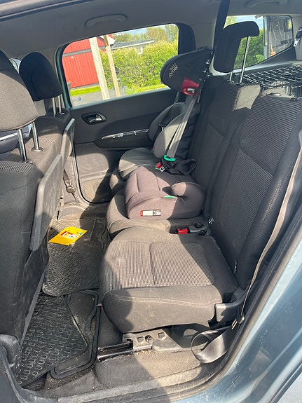 Peugeot 5008 4 of 5