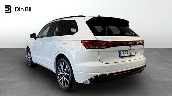 Volkswagen Touareg 4 of 5