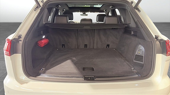 Volkswagen Touareg 14 of 18