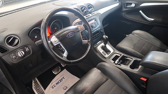 Ford S-MAX 9 of 18