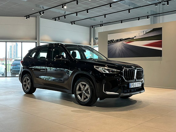 BMW X1 3 of 5