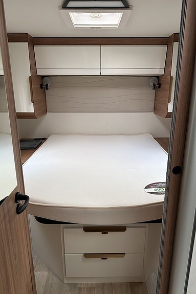 Pilote P740C Queenbed 13 of 15