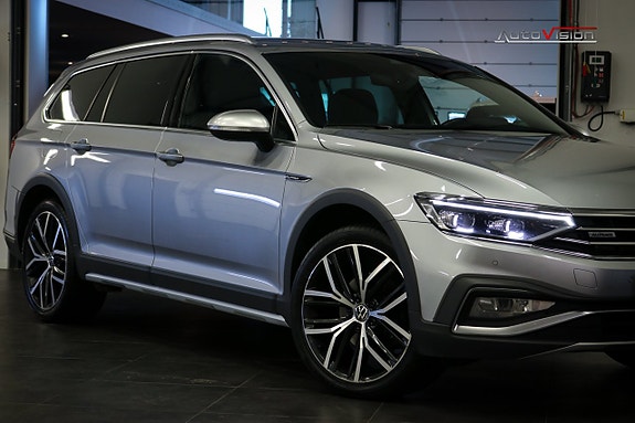 Volkswagen Passat Alltrack 3 of 5