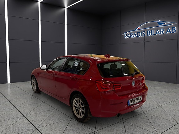 BMW 118i 3 of 5