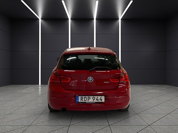 BMW 118i 4 of 5