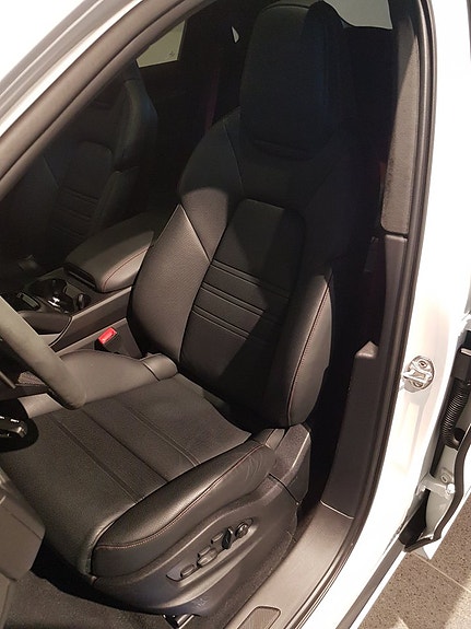 Porsche Cayenne 9 of 12