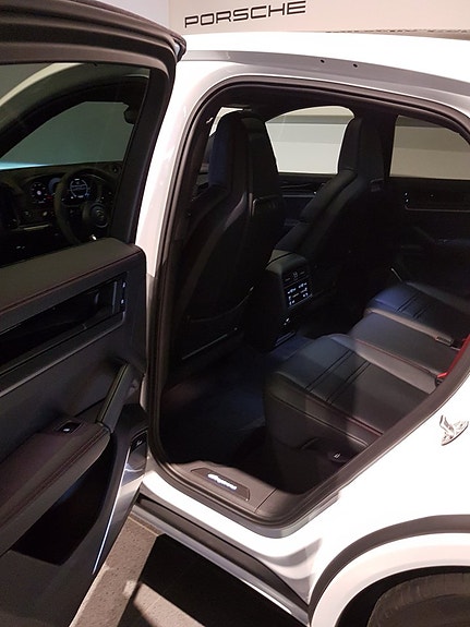 Porsche Cayenne 12 of 12