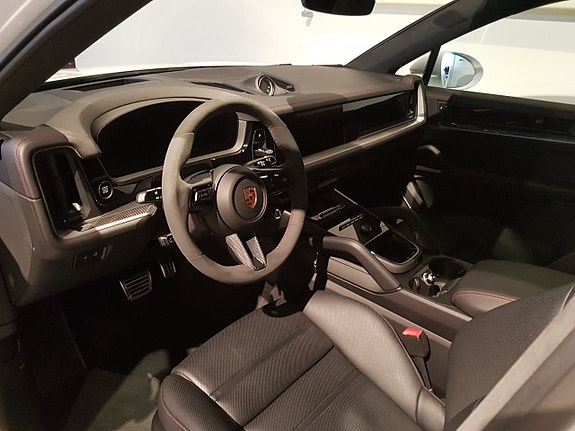 Porsche Cayenne 8 of 12