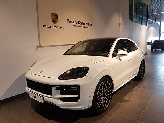 Porsche Cayenne 2 of 5