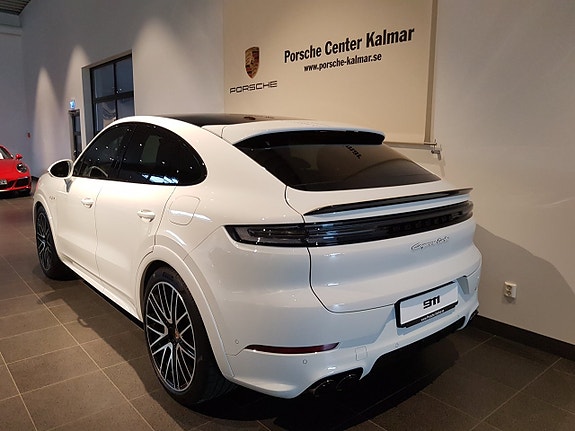 Porsche Cayenne 4 of 5