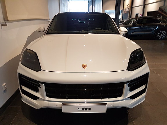 Porsche Cayenne 3 of 5