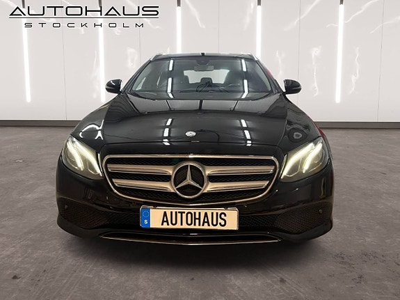 Mercedes-Benz E220 d 2 of 5