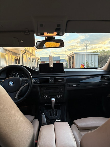 BMW 325d 3 of 5