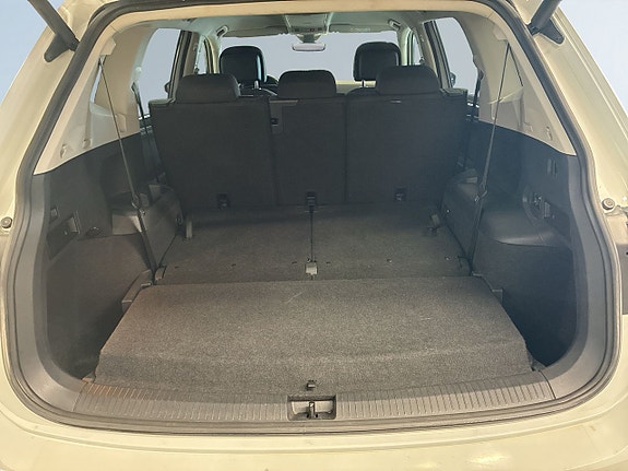 Volkswagen Tiguan Allspace 12 of 18