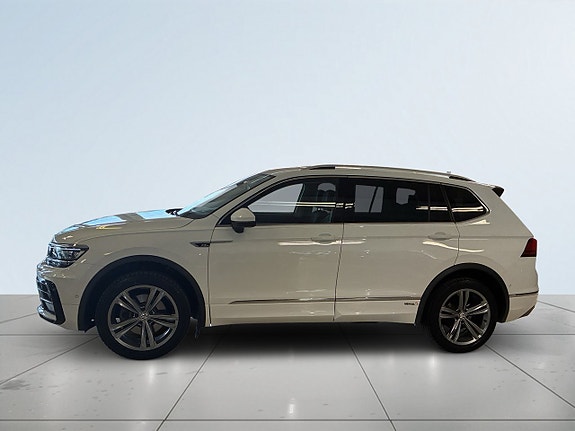 Volkswagen Tiguan Allspace 4 of 5