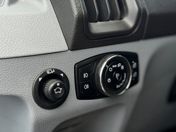 Ford Transit 12 of 23