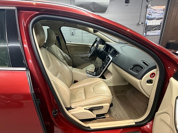 Volvo V60 10 of 18