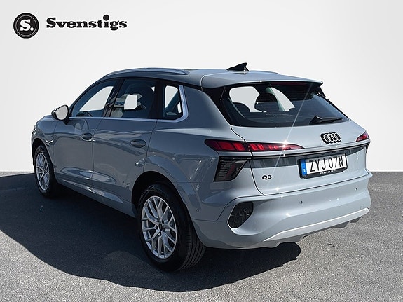 Audi Q3 3 of 5