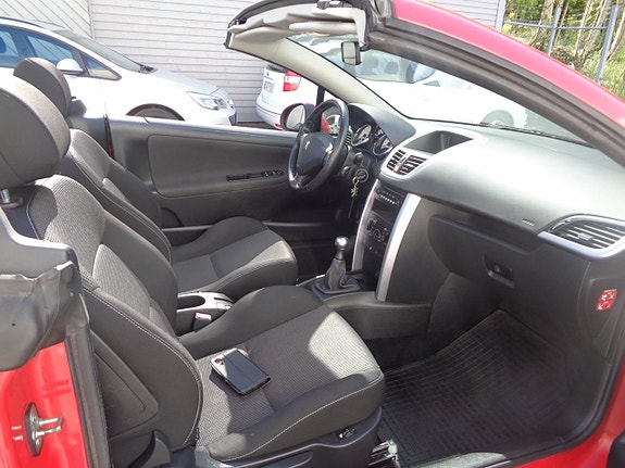 Peugeot 207 CC 7 of 13