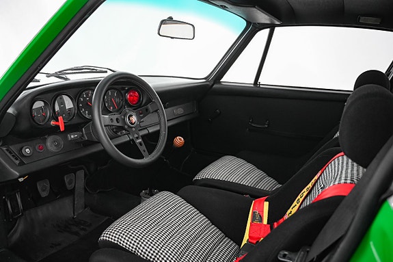 Porsche 911 S 17 of 27