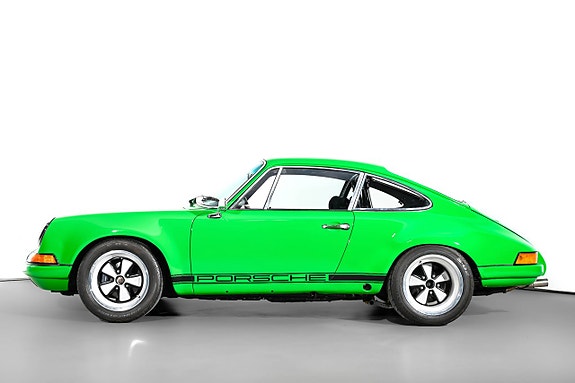 Porsche 911 S 2 of 5