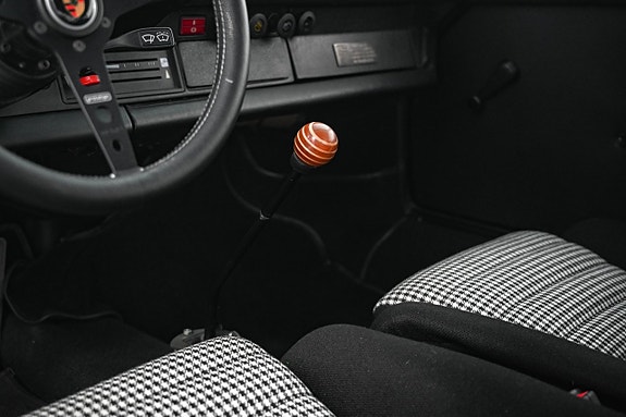 Porsche 911 S 22 of 27