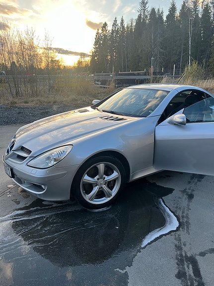 Mercedes-Benz SLK350 2 of 5