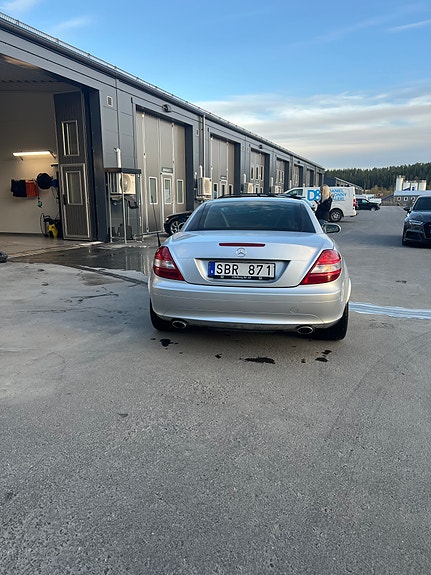 Mercedes-Benz SLK350 5 of 5