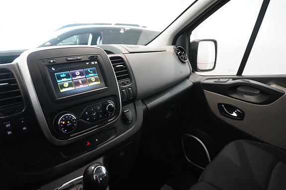 Nissan NV300 11 of 14