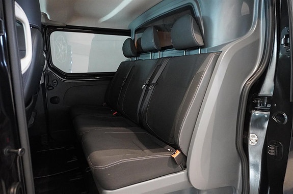 Nissan NV300 7 of 14