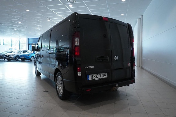 Nissan NV300 4 of 5