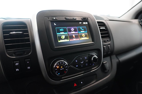 Nissan NV300 10 of 14