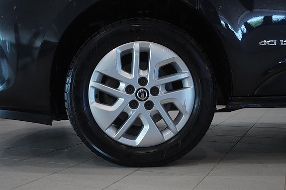 Nissan NV300 14 of 14