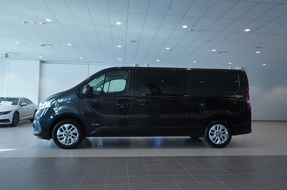 Nissan NV300 5 of 5