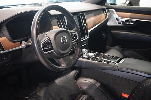 Volvo S90 2 of 13