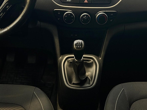 Hyundai i10 12 of 21