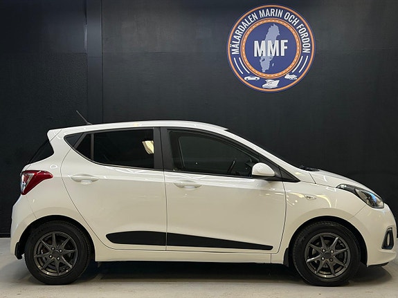 Hyundai i10 2 of 21