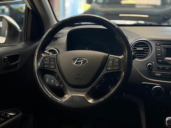 Hyundai i10 9 of 21